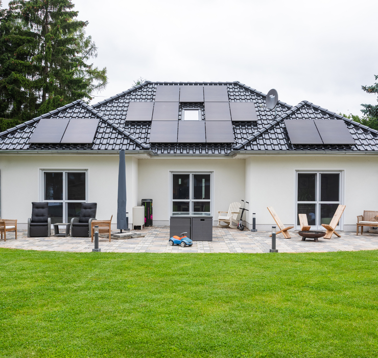 Blick auf Haus vom Garten